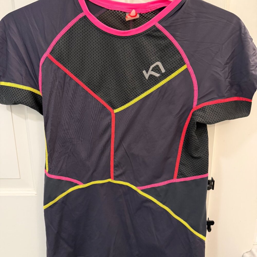 Kari Traa Short Sleeve Breathable Top, Designed in Norway - Women's Size Medium